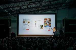 Home Betaalbare monitoren 2022 - SMART monitor die als televisie en computerscherm gebruikt kan worden
