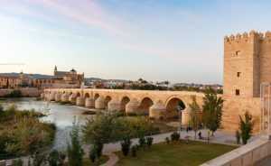 Home De Mezquita van Cordoba met indrukwekkende Mudéjar-architectuur, een voormalige moskee en belangrijkste bezienswaardigheden v