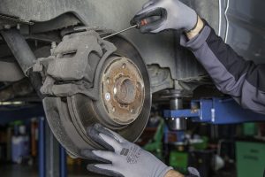 Home Voorbereiding op APK keuring in Meppel: checklist voor remmen, banden, verlichting en onderhoud