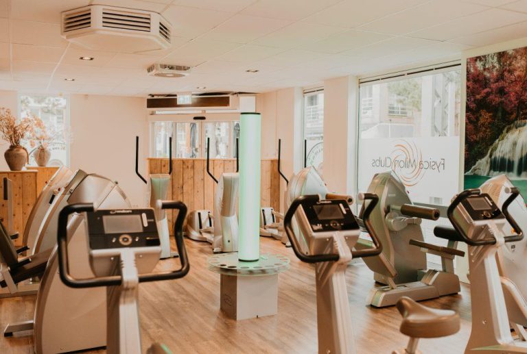 Home Moderne fitnessapparatuur van Fysica sportschool in Apeldoorn met Milon Cirkel training systeem