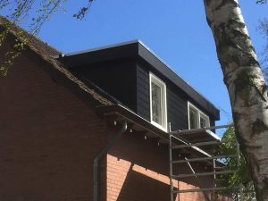 Home Kunststof dakkapel aan moderne woning met duurzame isolatie en strakke afwerking